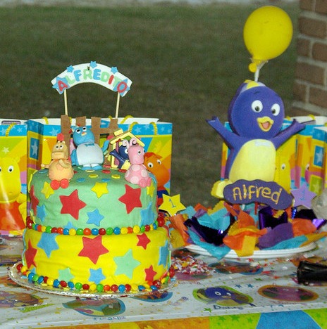 backyardigans cake