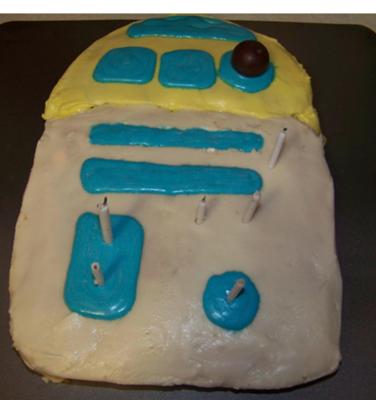 R2-D2 in vanilla and simple homemade icing. 