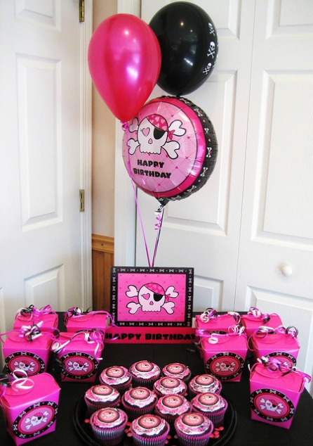 pirate party decorating